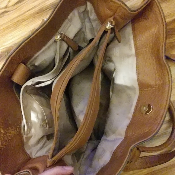 FINAL SALE! Michael Kors 100% leather handbag - Picture 6 of 8